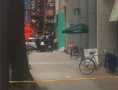 Καναδάς: Οπλισμένος άνδρας κρατά ομήρους σε κατάστημα που πουλά ινδική κάνναβη (φωτό)